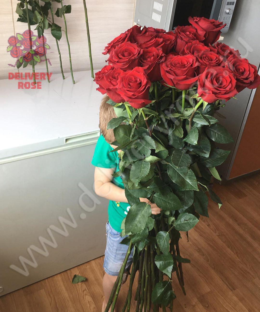 17 длинных роз 110 см 