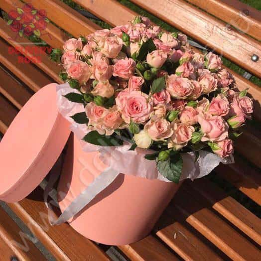 Безумие из кустовых роз 50 см.